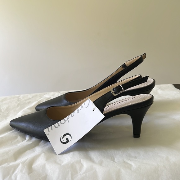 NWT heels - Picture 2 of 4